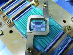 نمونهای از یک پردازنده کوانتومی با ۱۲۸ کوبیت (Qubit)